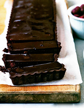 Шоколадный тарт с малиной - Французский пирог с начинкой из горького шоколада