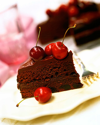 Шоколадно-вишневый торт