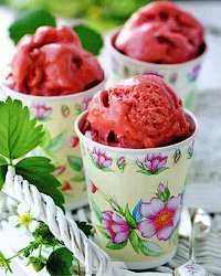 Клубничное мороженое на сгущенке - Летние десерты из ягод и фруктов