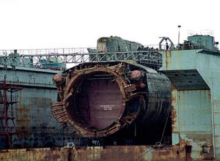 Разрезанный «Курск»   анатомия развала российского флота