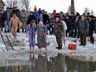 Крещение в Торезе 19 января 2013 года на Новой плотине