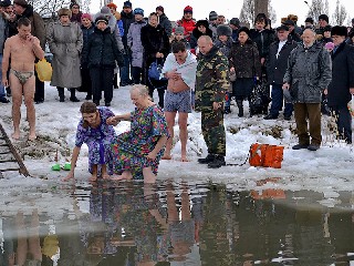 Крещение в Торезе 19 января 2013 года на Новой плотине