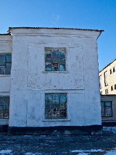 Окна из кирпичей Школа 7 на посёлке «Лутугино» Торез