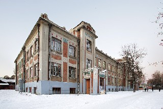На окраине города Ногинска в Московской области стоит красивейшее здание средней школы