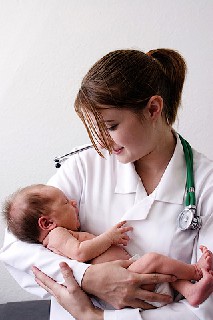 Медицинский осмотр новорожденных  Какие манипуляции проводят врачи с младенцами