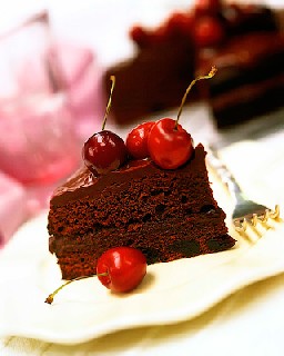 Шоколадно вишневый торт