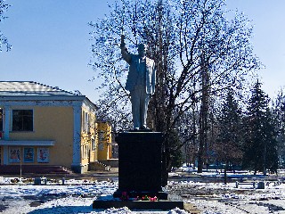 Памятник Ленину возле кинотеатра Торез