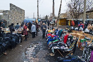 Молдованский рынок на 3 микрорайоне Торез