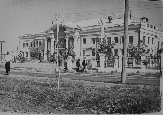 Клуб Ленина на Центральном посёлке Торез 1951 год