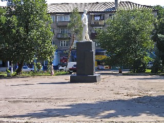 Площадь В В  Маяковского  напротив ДК им  Маяковского Торез