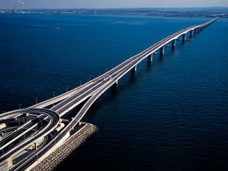 Мост Trans Tokio Bay Highway в Японии
