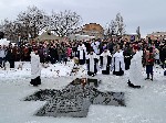 Освящение воды Крещение в Торезе 19 января 2013 года на Новой плотине